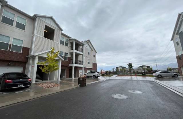 Beautiful Newly Built 3 bedroom, 2 bathroom Condo in Vineyard!