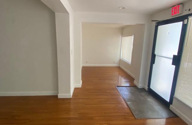 Large house with ample parking, located in Victoria Park, close to US 1 and Broward Blvd.