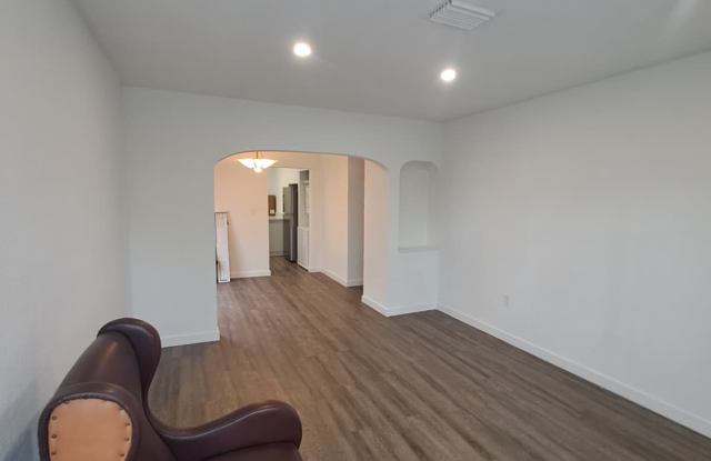 2835 Southwest 2nd Avenue