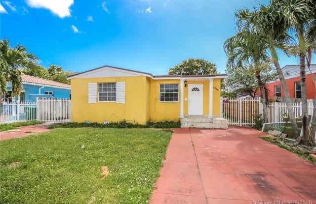 5940 SW 6th St - 5940 Southwest 6th Street, Miami, FL 33144