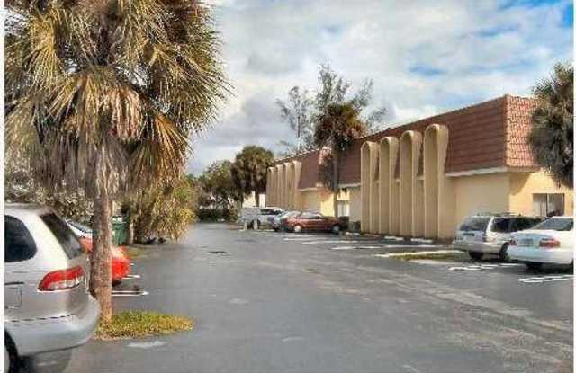 11350 Royal Palm Boulevard unit: 11350