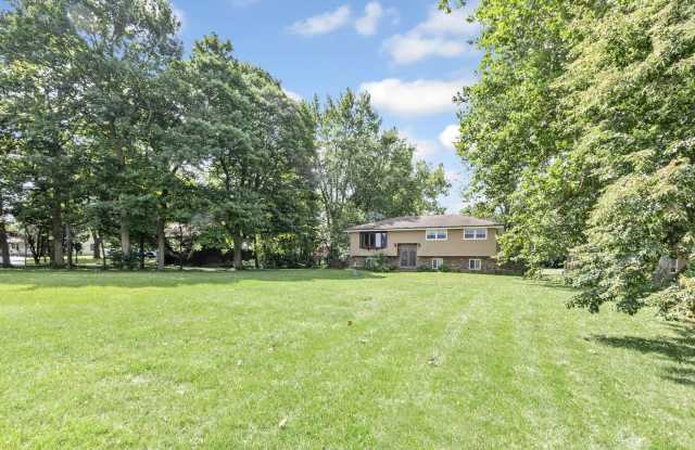 18215 Schweitzer Road W