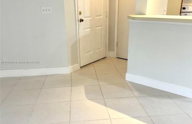 3390 N Pinewalk Dr N