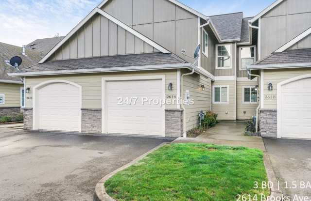 Enticing 3 Bed 1.5 Bath home in NE Salem! photos photos