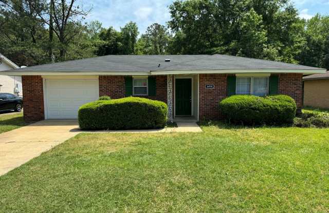 MOVE IN READY 3-Bedroom !! - 6454 Pinebrook Drive, Montgomery, AL 36117