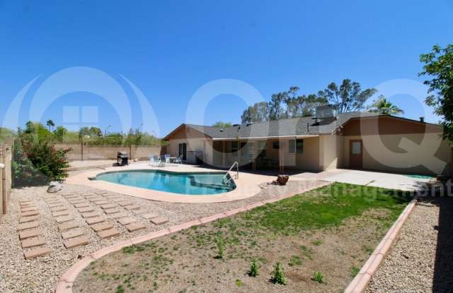 10312 East Cactus Road