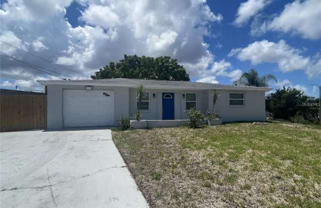 4030 PINEFIELD AVENUE - 4030 Pinefield Avenue, Beacon Square, FL 34691