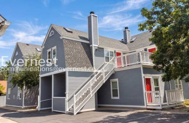 2205 Arapahoe Avenue