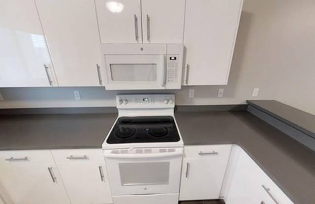 Modern 2-Bedroom Condo Near University Parkway