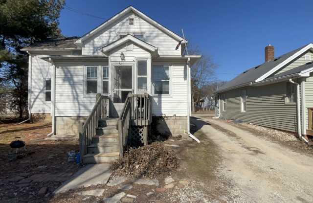 205 East Phoenix Avenue - 4