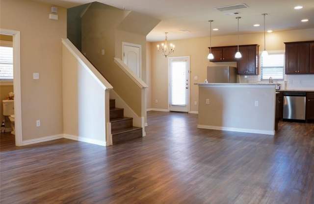 4920-4922 Villas Drive