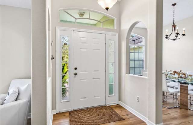 520 N Valencia Circle SW