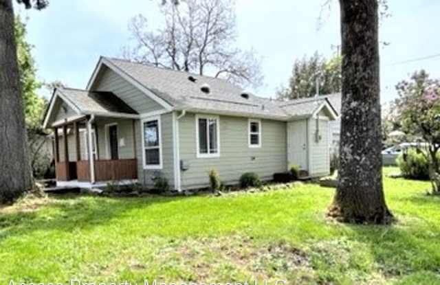210 W North St