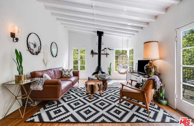 Photo of 1205 N Beverly Glen Blvd