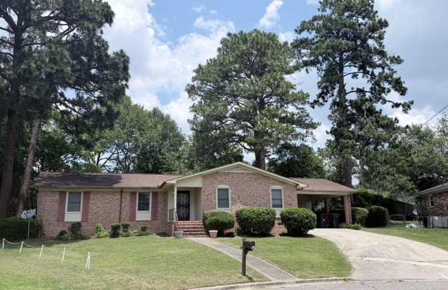 Fresh Paint, Private Large Quiet neighborhood and cul-de-sac - No Carpet, shady culdesac lot