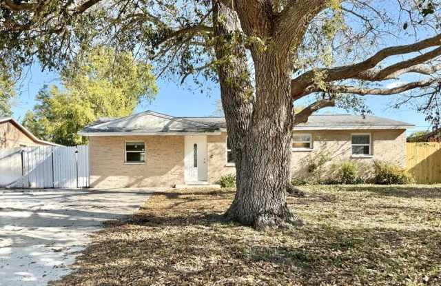 6985 82nd Avenue North