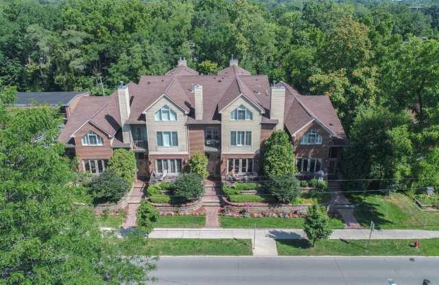 926 W Huron Street
