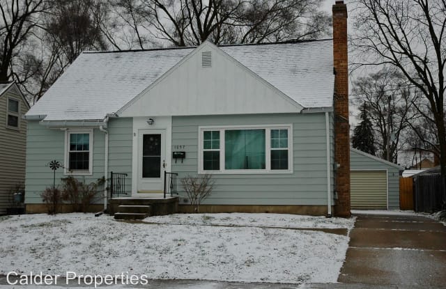 1057 Arlington St NE - 1057 Arlington Street Northeast, Grand Rapids, MI 49505