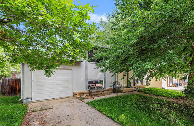 Spacious 4-Bedroom Home Near North Table Mountain