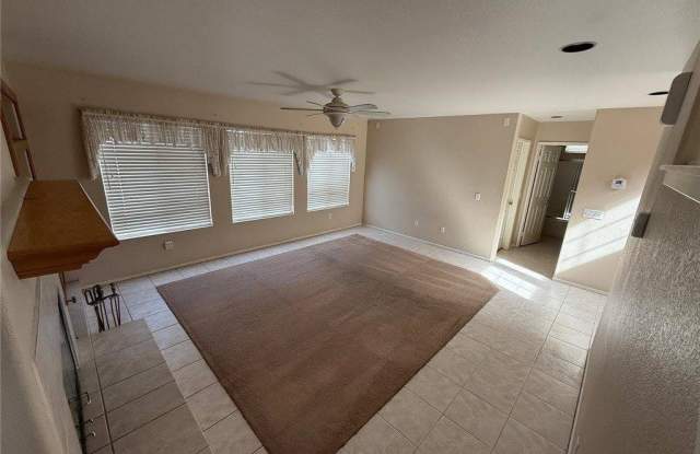 5739 Avenida Entrada