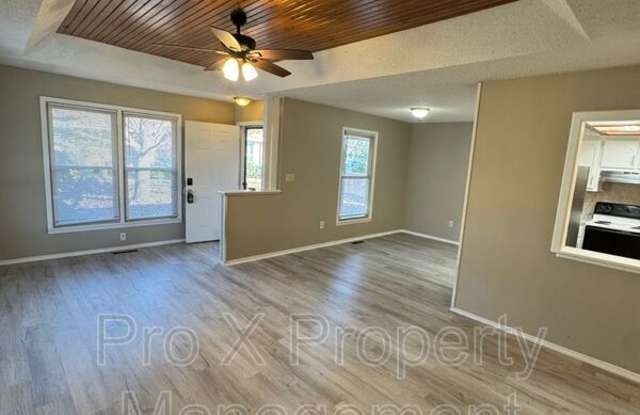 459 W Grand