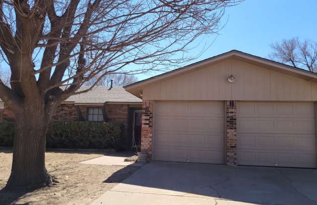 Photo of Available May 10th! Cozy and comfortable 3/2/2 Home