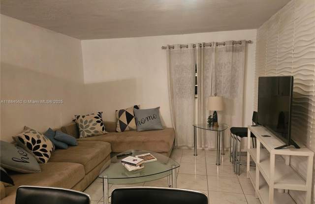 Photo of 8425 Harding Ave