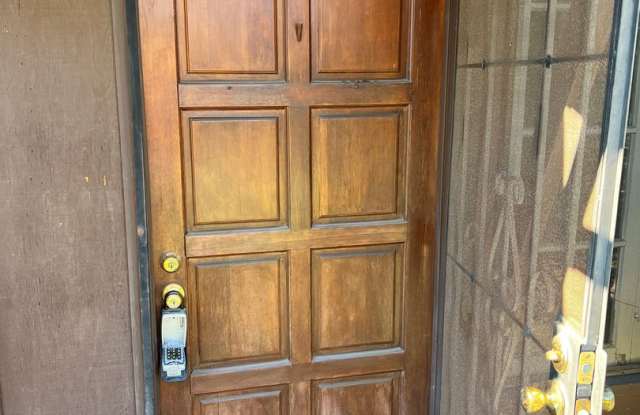 Charming back Studio