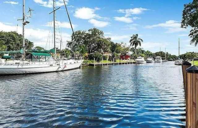 1201 SE River Reach Dr