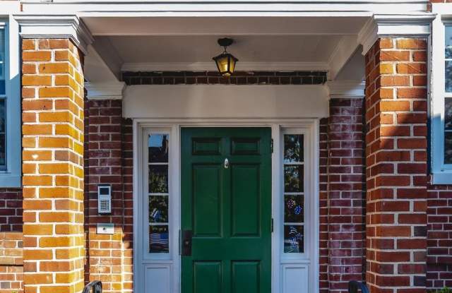 4814 30TH Street S unit: B1