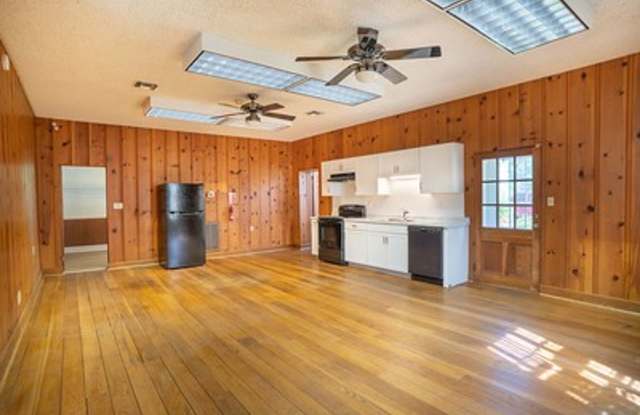 603 1/2 Pelham Road North