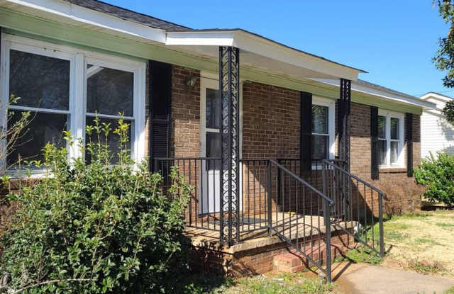 Charming 3-Bedroom Home in Clover School District!