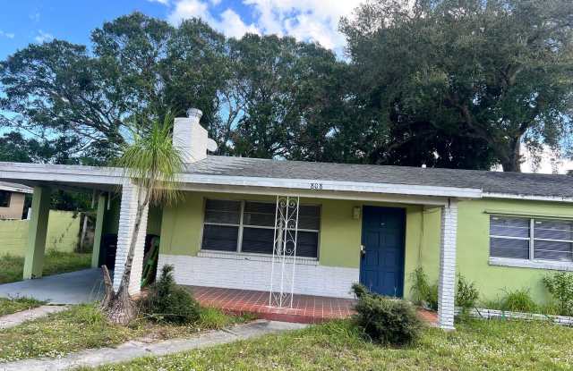 Photo of 2 BEDROOM 1 BATH SINGLE FAMILY HOME WITH A SEPARATE DEN (POSSIBLE 3RD BEDROOM)