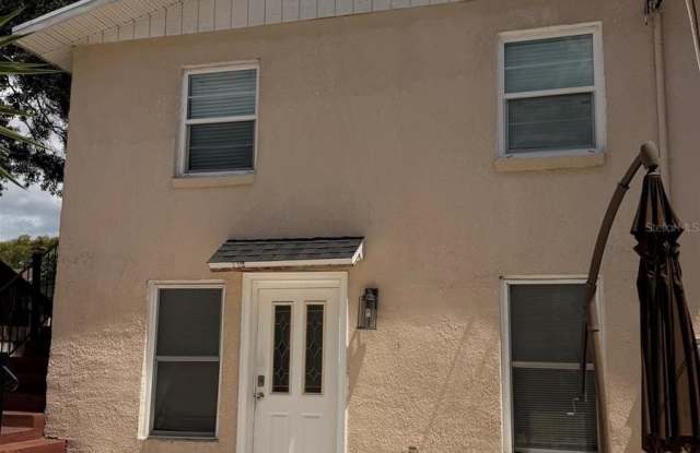 1212 E COLUMBUS Drive