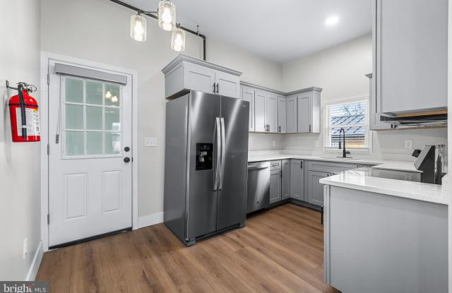 320 W KING ST unit: 3