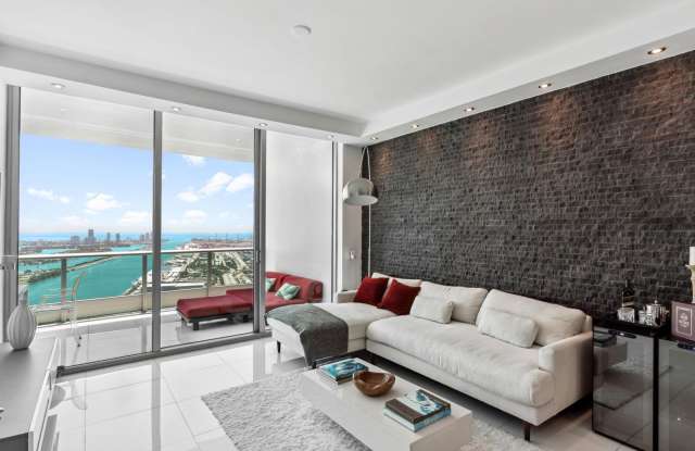 900 Biscayne Boulevard