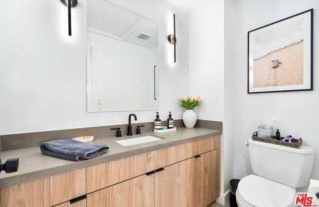 4912 South Centinela Avenue