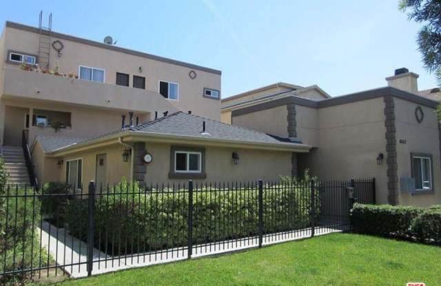6452 Woodley Ave