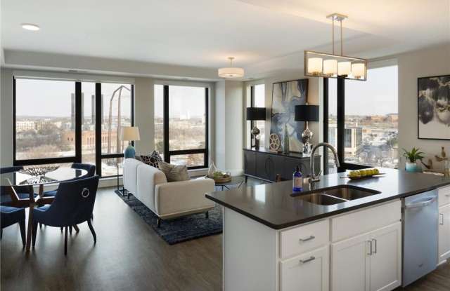 Photo of 212 10th Avenue S