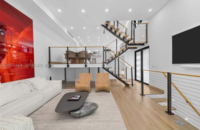 253 E Enid Dr