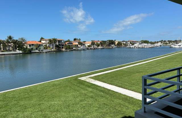 Spacious 2/2 Waterfront Unit in Gated Community! - 6240 Kipps Colony Ct, Gulfport, FL 33707