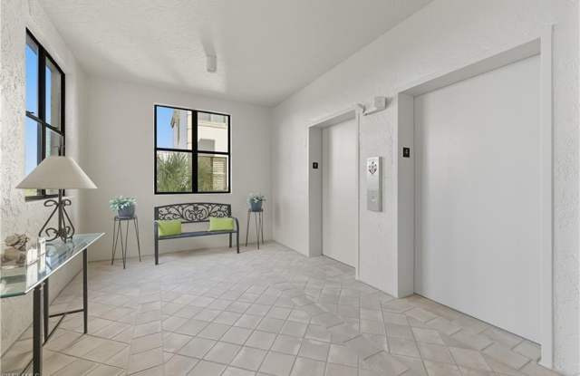 7040 Pelican Bay