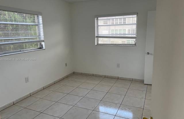 Photo of 140 Royal Palm Rd