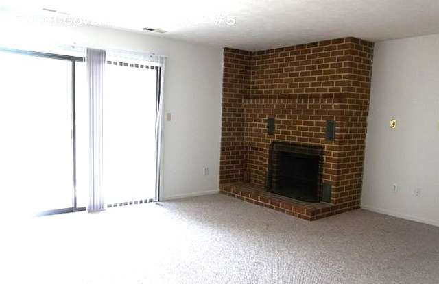 2 bedroom/ 2 full bathroom- Governor's Square