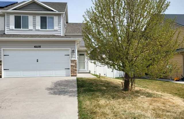 3 Bedroom 2.5 Bath Townhome in Saddle Ridge!!!