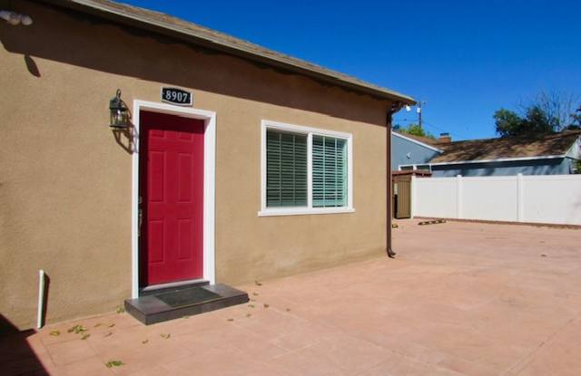 ADU-1 bedroom Utilities included Washer/Dryer/Refrigerator