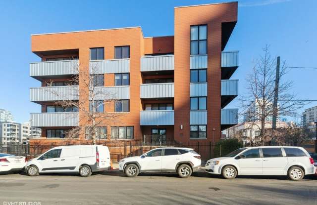 Photo of 825 N Hudson Avenue