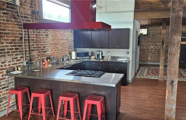 693  W North  ST Unit #2