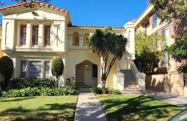 Photo of 461 S Bedford Dr