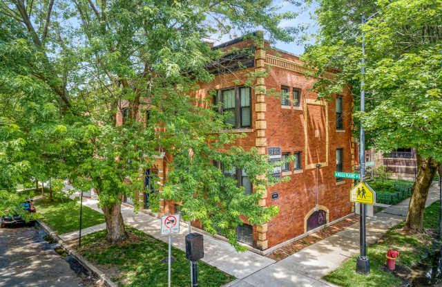 Photo of 1600-14 W Belle Plaine